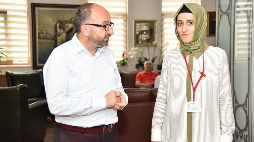 Başkan &Uuml;z&uuml;lmez&rsquo;den Ayın Personeline &Ouml;d&uuml;l