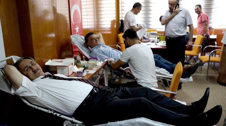 15 Temmuz Şehitleri Ve Gazileri Anısına Kan Bağışı