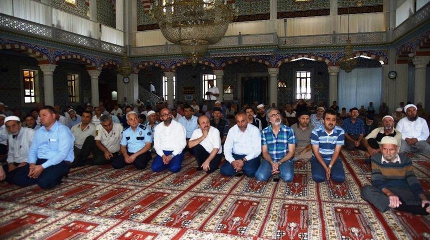 Kartepe&rsquo;de Demokrasi Şehitleri İ&ccedil;in Mevlid Okutuldu