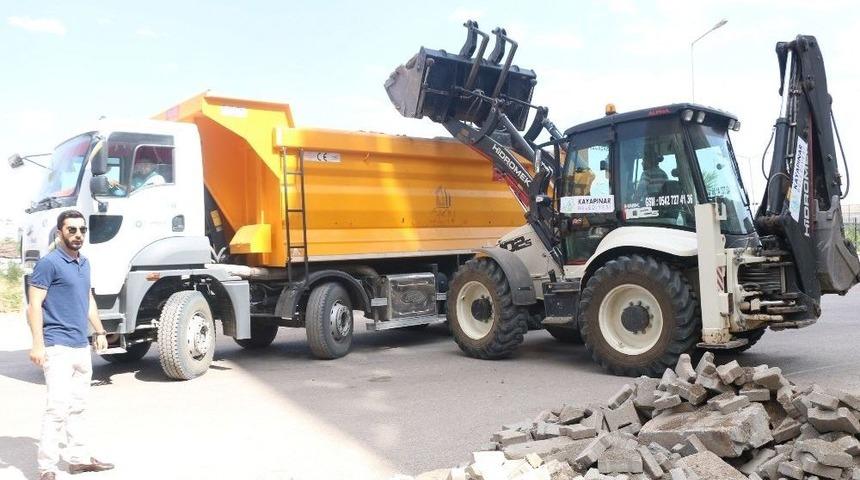 Kayapınar&rsquo;da Bozuk Yol Ve Kaldırımsız Cadde Kalmayacak