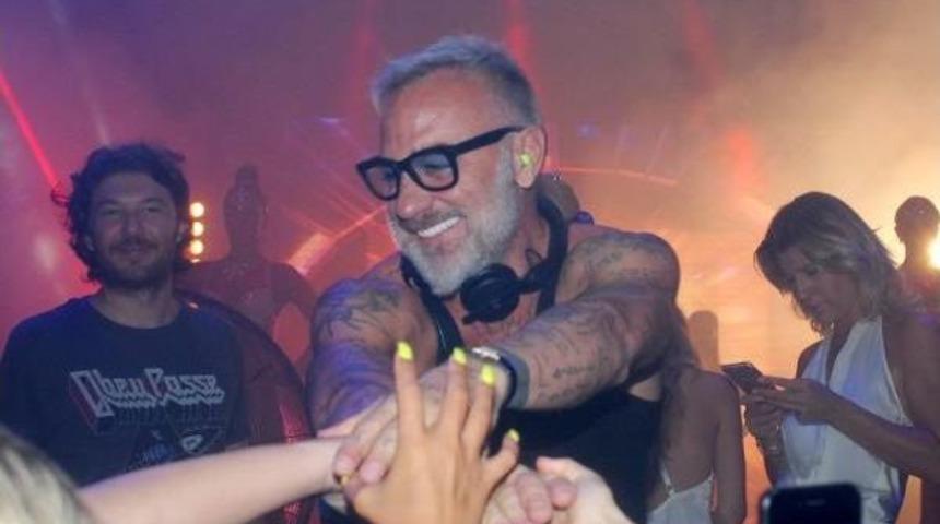 İtalyan Milyoner Ve Dj Gianluca Vacchi, Serik'te Sahneye &Ccedil;ıktı