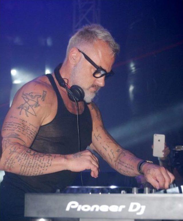 İtalyan Milyoner Ve Dj Gianluca Vacchi, Serik'te Sahneye Çıktı