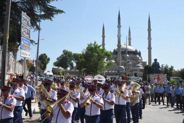 Rekortmen Kırkpınar Ağasına, Davullu-Zurnalı Karşılama