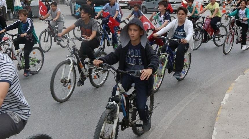 Akhisarlı Bisiklet&ccedil;iler Pedallarını 15 Temmuz İ&ccedil;in &Ccedil;evirecek
