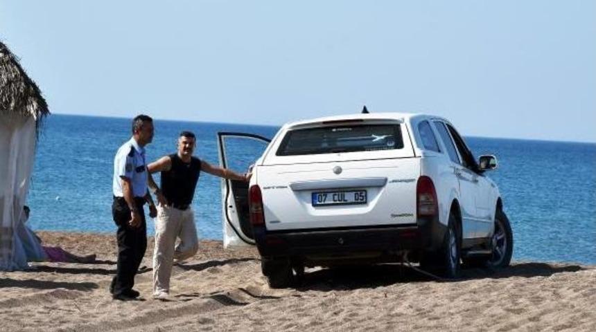 Ciple Girdiği Plajda Mahsur Kaldı