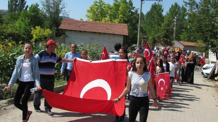 Hisarcık&rsquo;ta Kur&rsquo;an Kursu &Ouml;ğrencileri Şehitler İ&ccedil;in Y&uuml;r&uuml;d&uuml;
