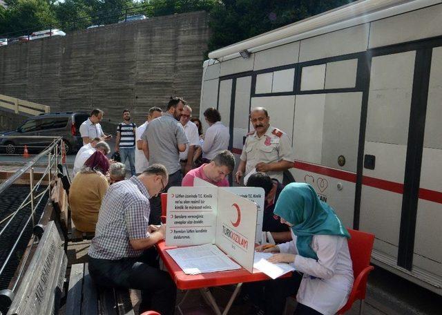 Sağlık Çalışanları Milli Birlik Günü’nde Kan Bağışladı