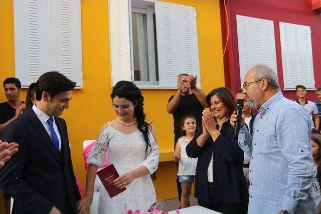 Gen&ccedil; &Ccedil;ifte S&uuml;rpriz Yapan Başkan &Ccedil;er&ccedil;ioğlu Zeybek Oynadı 1