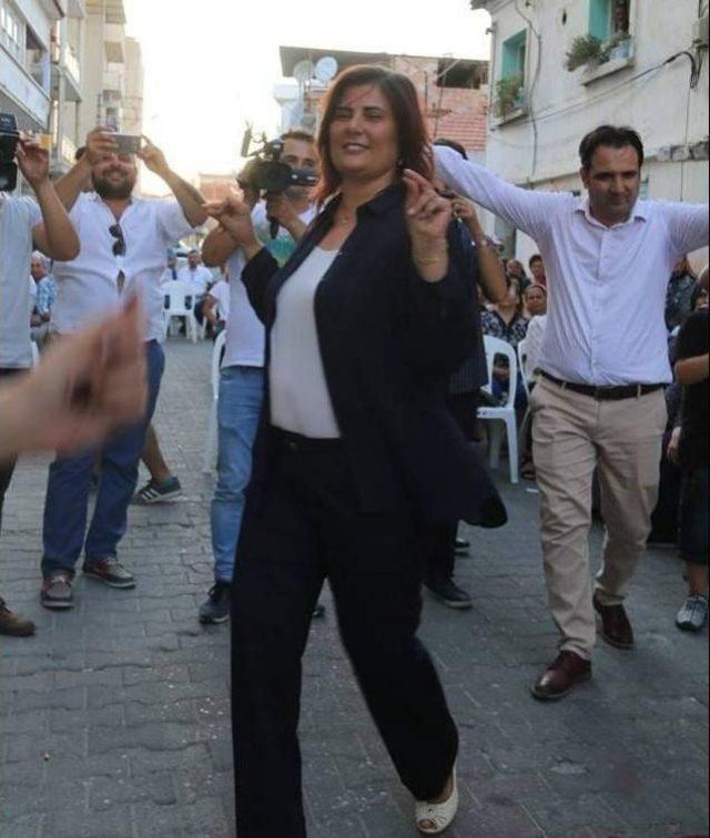 Gen&ccedil; &Ccedil;ifte S&uuml;rpriz Yapan Başkan &Ccedil;er&ccedil;ioğlu Zeybek Oynadı 3