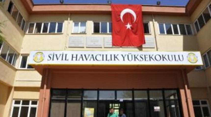 Sel&ccedil;uk&rsquo;ta Sivil Havacılık Y&uuml;ksekokulu İlk &Ouml;ğrencilerini Alıyor