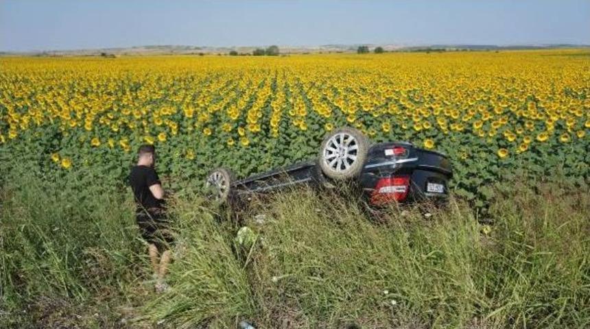 Gurbet&ccedil;i Aile Tatil Yolunda Kaza Yaptı: 4 Yaralı