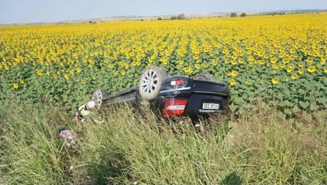 Gurbet&ccedil;i Aile Tatil Yolunda Kaza Yaptı: 4 Yaralı 1