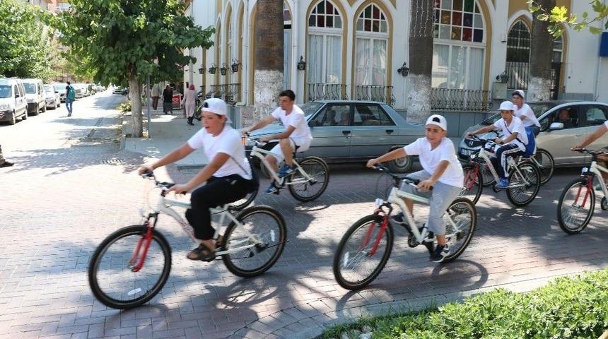 Pedallar 15 Temmuz Şehitleri İ&ccedil;in &Ccedil;evrildi