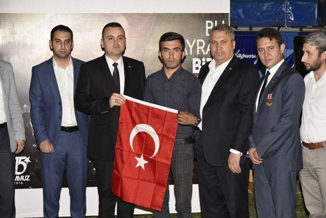 Manisa’da Ak Parti’li Gençler Emanetlerini Aldı