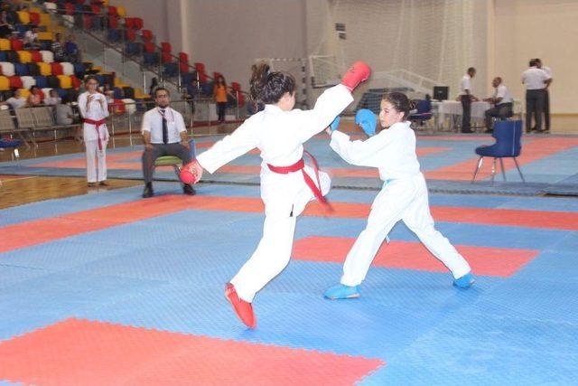 Adıyaman&rsquo;da Karate Şampiyonası Başladı 1