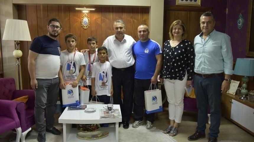 Başkan &Ccedil;er&ccedil;i Şampiyon G&uuml;reş&ccedil;ileri Ağırladı