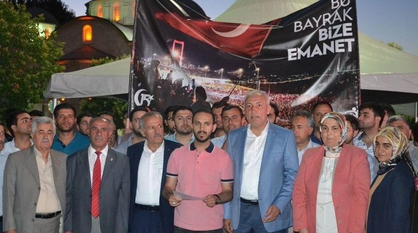 Şehit Ailelerinden Alınan T&uuml;rk Bayrakları Ankara&rsquo;ya G&ouml;t&uuml;r&uuml;ld&uuml;