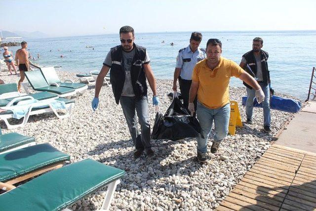 Plajdaki Vatandaşların Oynuyor Zannettiği Gencin Cesedi Sahile Vurdu