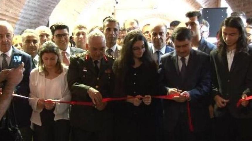 Vali Şahin"bu Zaferin Bu Destanı Yaşatacak, Gelecek Nesillere Anlatacak Olanlar Sanat&ccedil;ılardır"