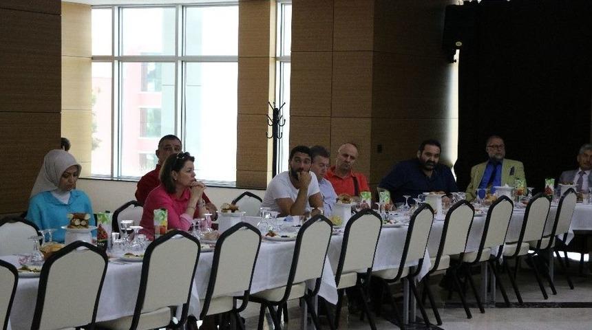 Rekt&ouml;r Elmas 2016-2017 Eğitim Yılını Değerlendirmek İ&ccedil;in Basınla Bir Araya Geldi