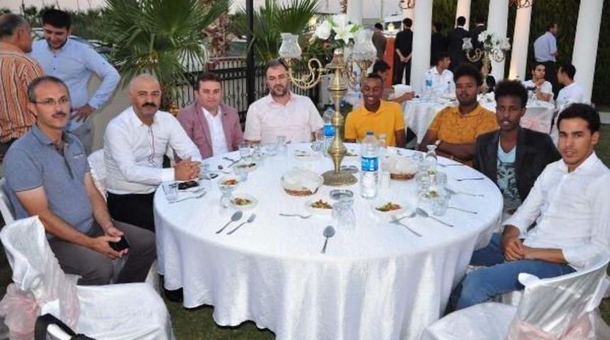 Filistinli Damadın D&uuml;ğ&uuml;n&uuml;n&uuml; Ailesi Cep Telefonu Ile Izledi