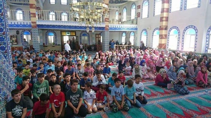 Minik Y&uuml;rekler 15 Temmuz Kahramanları İ&ccedil;in Camiyi Doldurdular