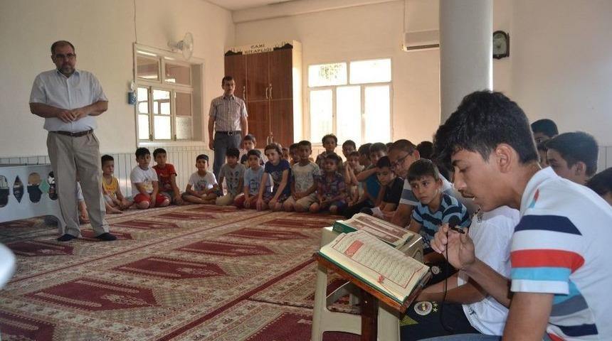Yaz Kuran Kursu &Ouml;ğrencileri 15 Temmuz Şehitleri İ&ccedil;in Hatim İndirdi