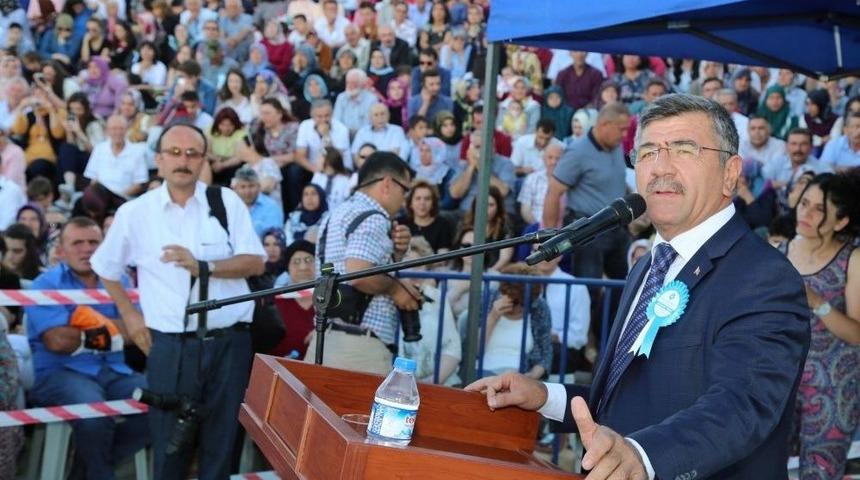 Başkan Akdoğan, &Ouml;mer Halisdemir &Uuml;niversitesinin Mezuniyet T&ouml;renine Katıldı