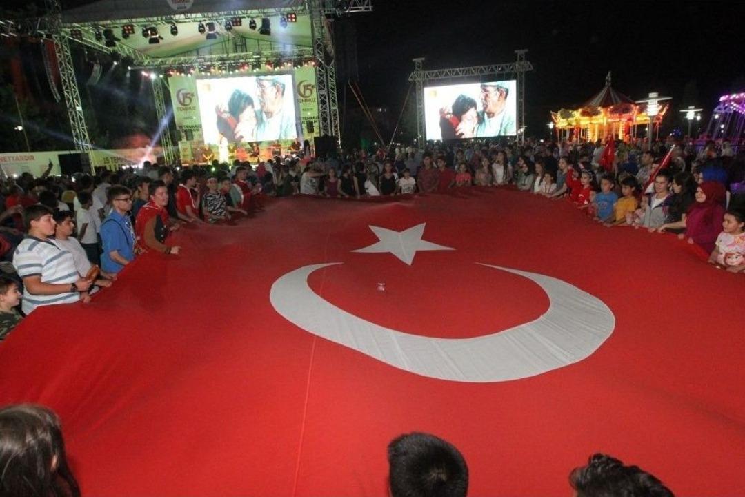 Gebze&rsquo;de Demokrasi N&ouml;beti S&uuml;r&uuml;yor