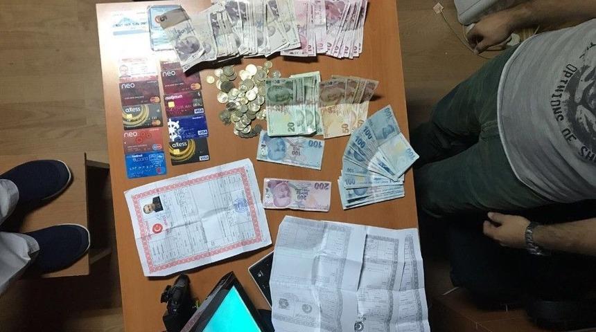 Dilencinin &Uuml;zerinden &Ccedil;ıkanlar Şok Etti