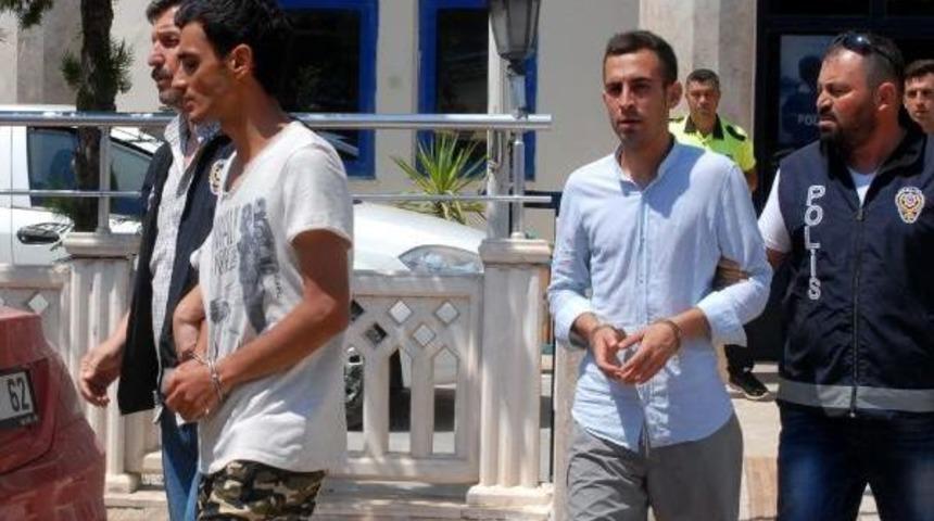 15 Temmuz Afişlerini Par&ccedil;alayan 3 Kişi G&ouml;zaltına Alındı (2)