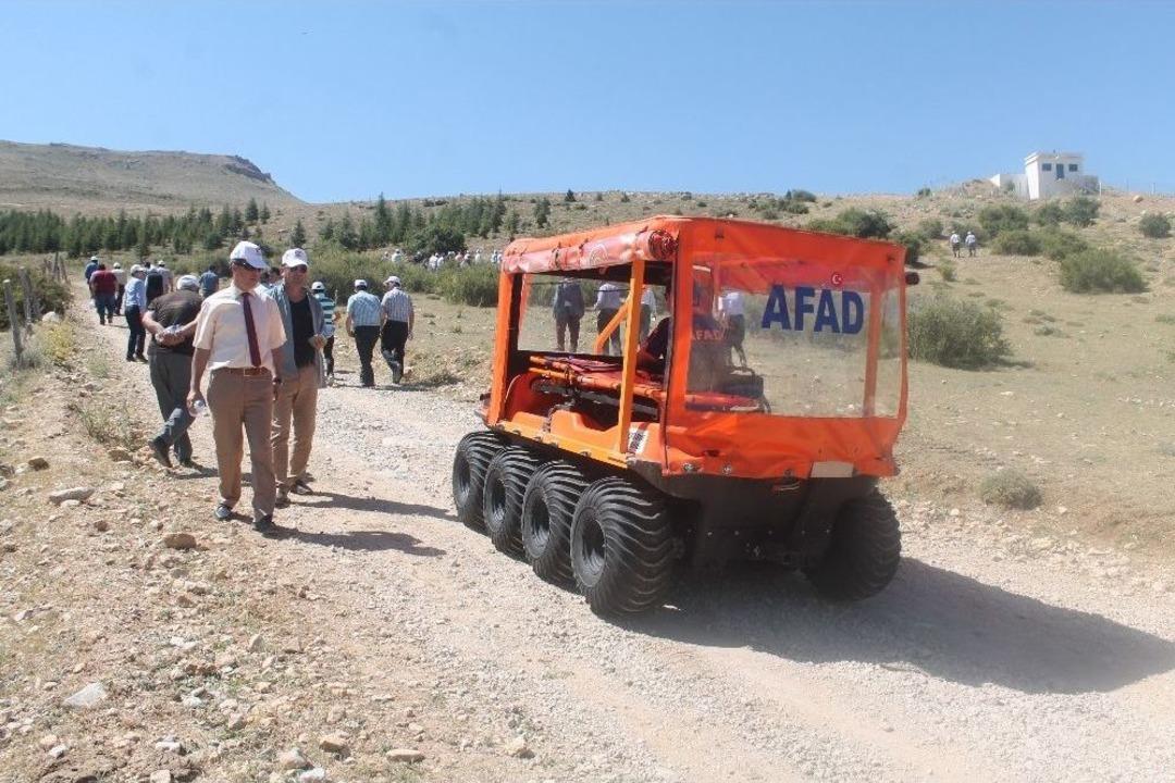 Demirkazık Dağına 15 Temmuz Şehitleri Anmak İ&ccedil;in Tırmandılar