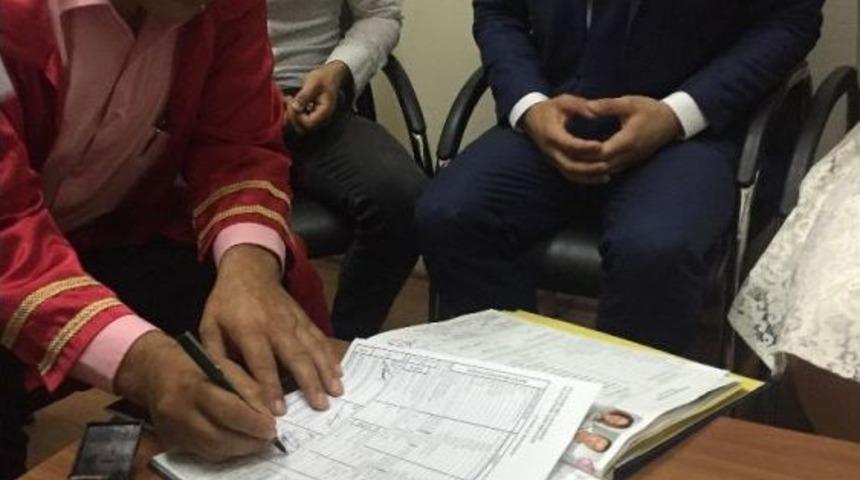 Devrekli Muhtar Kendi Kızının Nikahını Kıydı