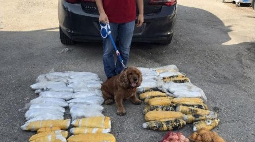 Polis Ekipleri Tamirci Gibi &Ccedil;alışıp Otomobilin Zulasından 27 Kilo Esrar &Ccedil;ıkardı