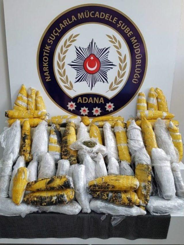 Polis Ekipleri Tamirci Gibi Çalışıp Otomobilin Zulasından 27 Kilo Esrar Çıkardı