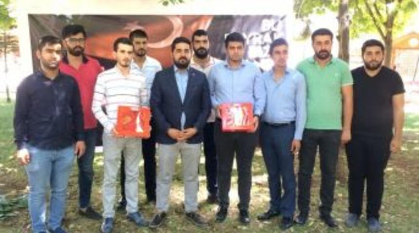 T&uuml;rk Bayrakları Cumhurbaşkanı Erdoğan&rsquo;a Teslim Edilecek