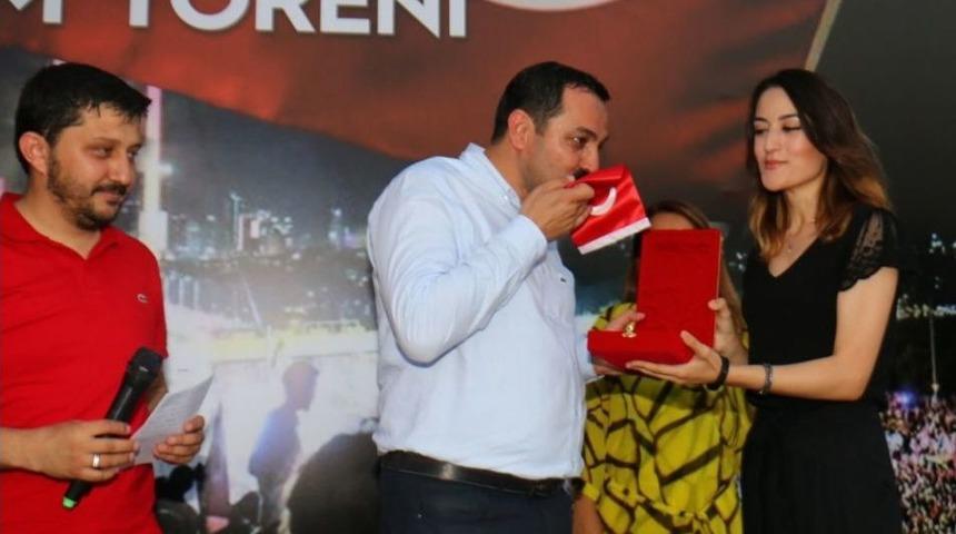 81ilden 250 Gencin Cumhurbaşkanı Recep Tayyip Erdoğan&rsquo;a Teslim Edeceği T&uuml;rk Bayrağı T&ouml;renle Antalya&rsquo;yı Temsil Edecek Gen&ccedil;lere Emanet Edildi