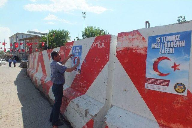 Malazgirt İlçesi 15 Temmuz Posterleriyle Süslendi