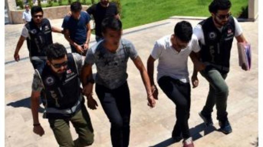 Marmaris'te Piyasaya Sahte Para S&uuml;ren 3 Kişi Yakalandı