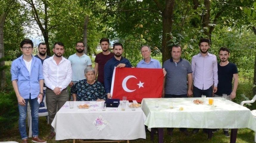 Bayrak Cumhurbaşkanına Gidecek