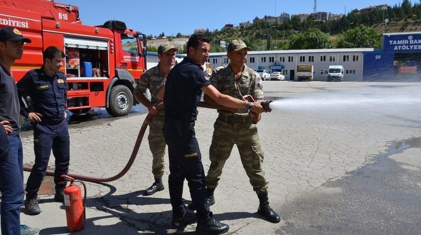 Boz&uuml;y&uuml;k Belediyesi İtfaiyesinden 6 Askere Yangın Eğitimi