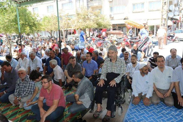 Akhisar’da Şehitler İçin Hatim-i Şerif Duası Okundu