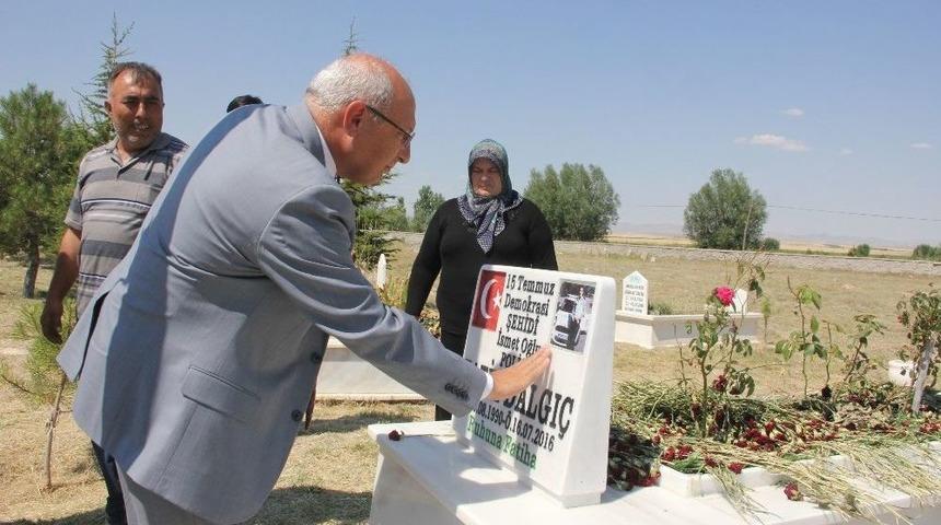 Chp&rsquo;li &Ccedil;akır&ouml;zer&rsquo;den 15 Temmuz Şehidi Fatih Dalgı&ccedil;&rsquo;ın Kabrine Ziyaret