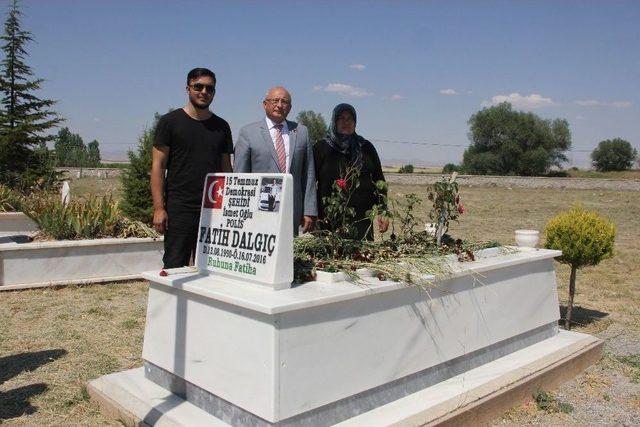 Chp’li Çakırözer’den 15 Temmuz Şehidi Fatih Dalgıç’ın Kabrine Ziyaret