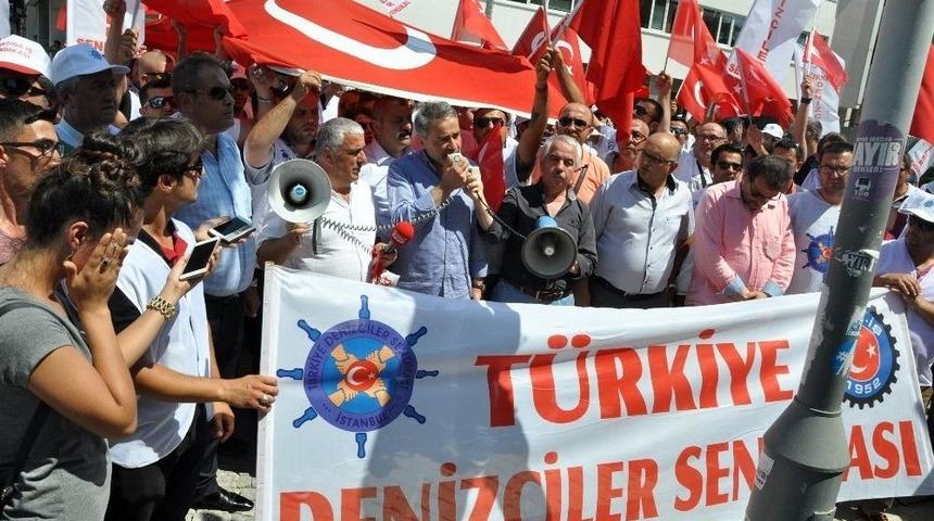 İzmir&rsquo;de Denizdeki Grev Devam Ediyor