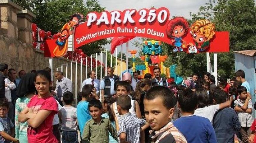 Başkale'de 15 Temmuz Şehitleri Anısına &Ccedil;ocuk Parkı A&ccedil;ıldı