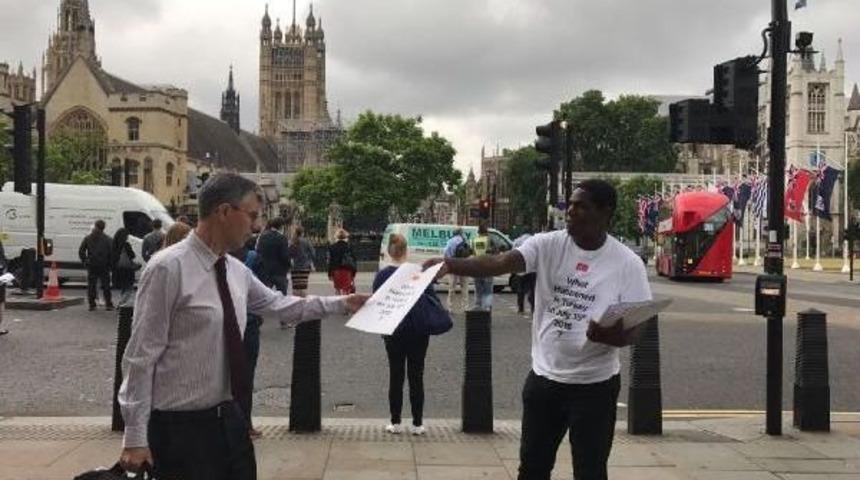 6 Farklı Dilde Yazılan &lsquo;Gazete 15 Temmuz&rsquo; D&uuml;nyaya Dağıtıldı