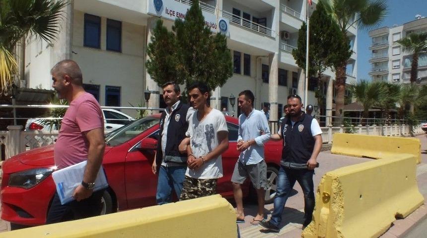 Antalya&rsquo;da Yırtılan 15 Temmuz Afişlerinin Yerine Yenileri Asıldı