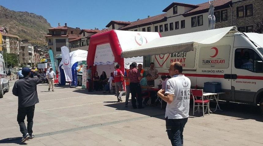 G&uuml;m&uuml;şhane&rsquo;de Sağlık Kurumlarından 15 Temmuz İ&ccedil;in Kan Bağışı Kampanyası