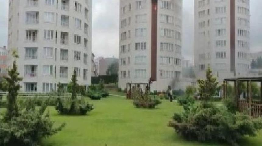 &Uuml;mraniye'de 11 Katlı Binada Yangın